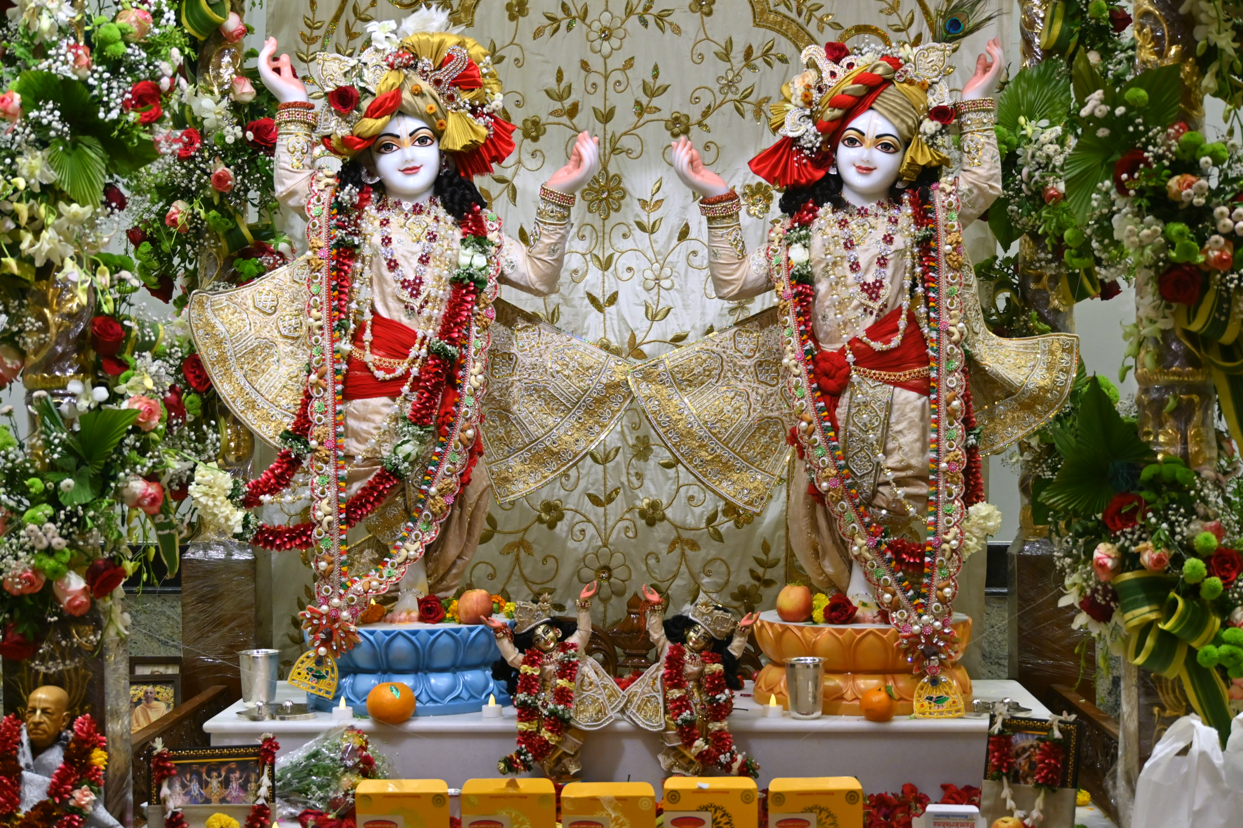iskcon dumdum sri sri gaur nitai darshan 2